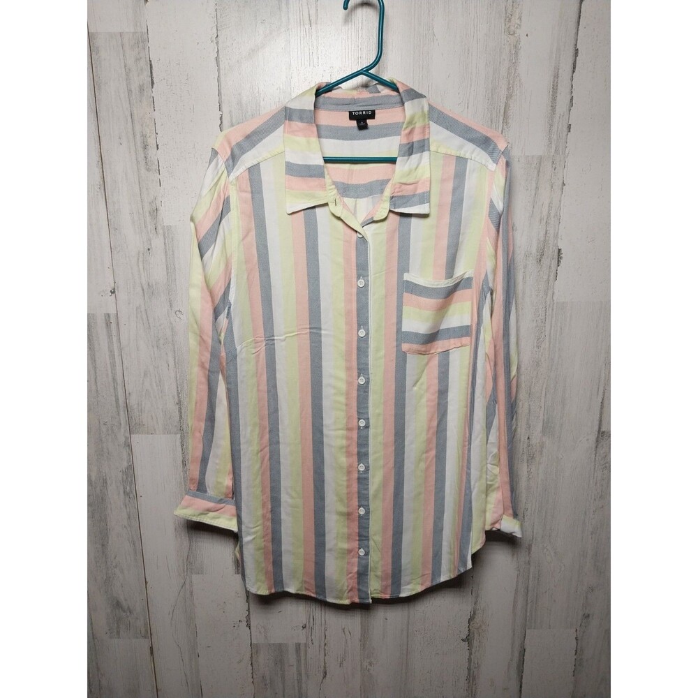 Torrid Women's Striped Button Up Blouse Size 3 22/24 Pastel Colors Spring